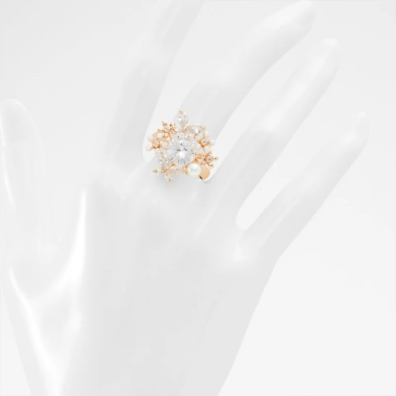 الدو Embellished Ring